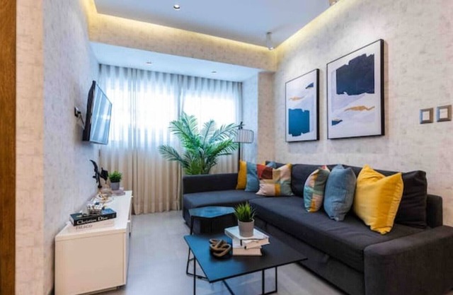 Luxe Condo| Elegant | Pool |Gym|DownTown| Wifi