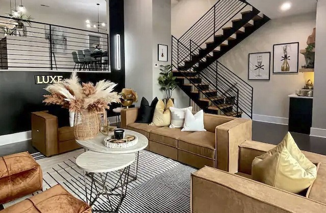 Luxe Downtown Townhome with Rooftop Patio near Beale St