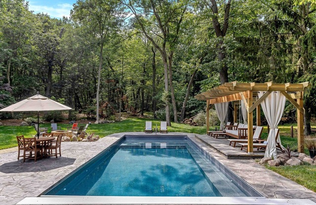 New Luxe Family Retreat in Perfect Location Moments From The Beach