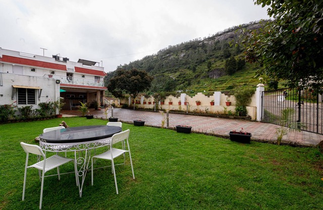 Luxe Family Villa - Tea Estate and Forest Hill View from the Balcony!