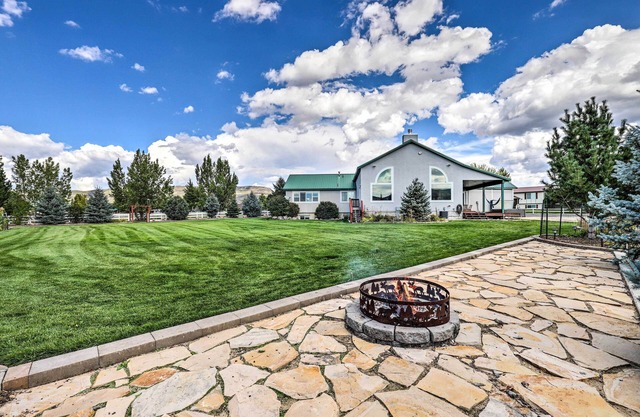 Luxe Heber City Cabin + Hot Tub & Guest House
