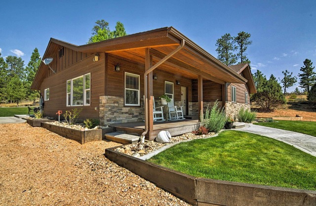 Luxe Home ~ 2 Mi to Bryce Canyon National Park!