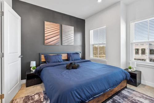 Luxe King 3BR Townhouse Mins to Dwtn CLT
