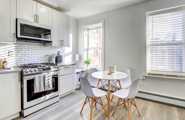 'LUXE Launch Pad' Apt in Walkable Location!