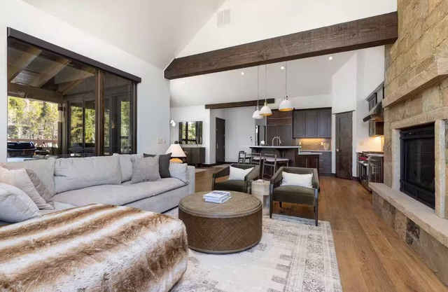 Luxe Mountain Chalet on the Blue River near Main