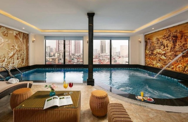 Luxe Paradise Suites Dich Vong Hau