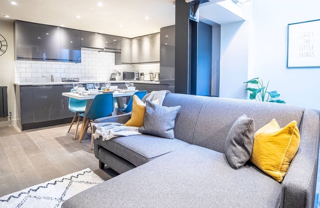 Luxe Pristine 2BR near Buckingham Palace