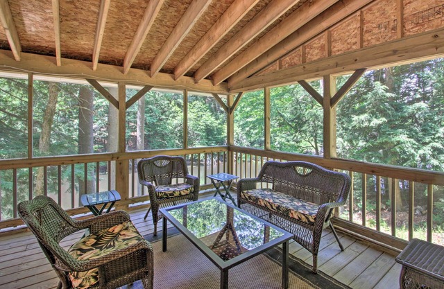 Luxe Riverfront Cottage w/ Dock by Lake Horace!