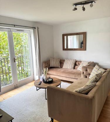 Luxe Riverside View Apt,London, 02 Arena and Parking and Long Stay