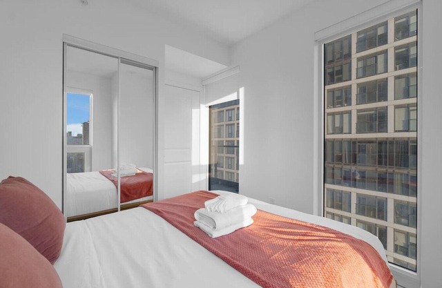 Luxe Suites - Eaton Centre / Dundas Square