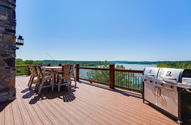 ¡NUEVO! Inicio con terrazas y acceso a la piscina en Table Rock Lake
