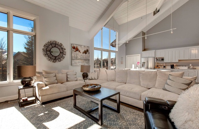 Luxe townhome with pool, private hot tub, washer/dryer, & garage