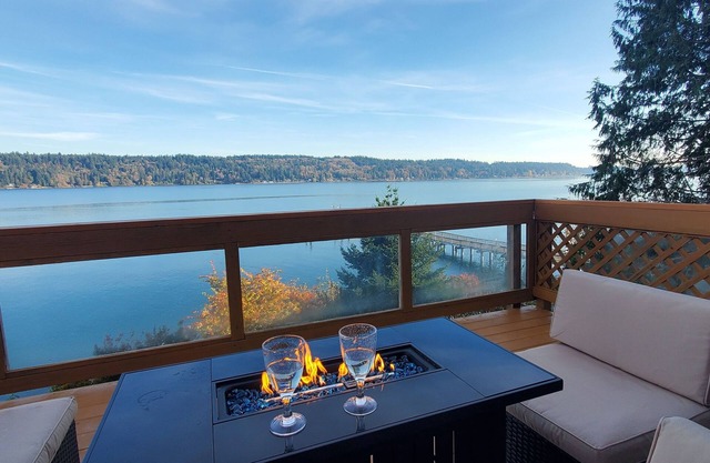 Luxe Waterfront Haven – Private Beach, Game Room & Breathtaking Views