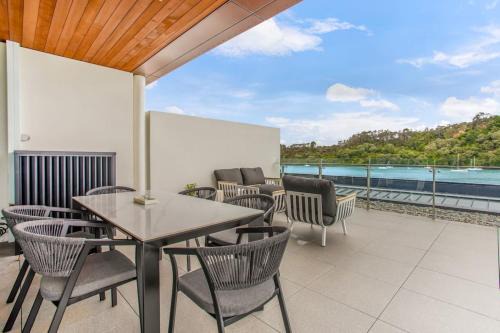 Luxe Waterfront Home with Bay Views and Carpark