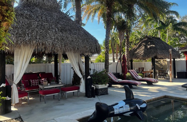 Your Private Lovers Nest Tropical Oasis Studio