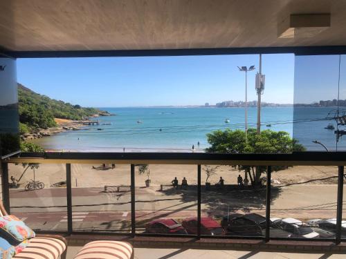 Luxo e conforto à beira-mar em canto nobre da praia