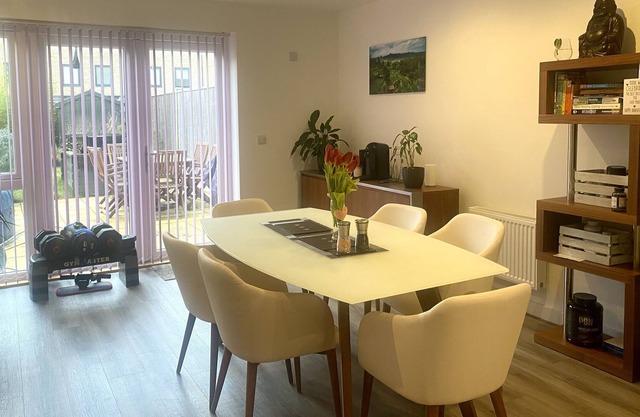 Luxorious 2-Bedroom Townhouse in Carshalton