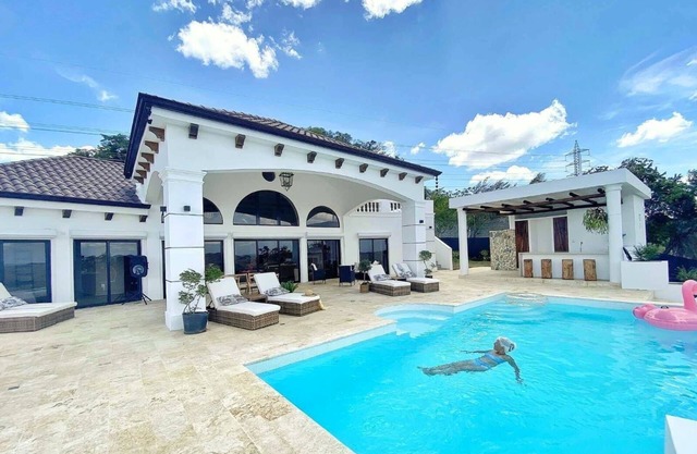 Luxueuse Villa Privée Avec vue Panoramique et Piscine Infinie