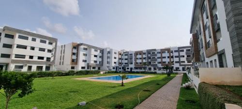 Luxueux Appartement Familial à Harhoura, Rabat Piscine & Plage à pied
