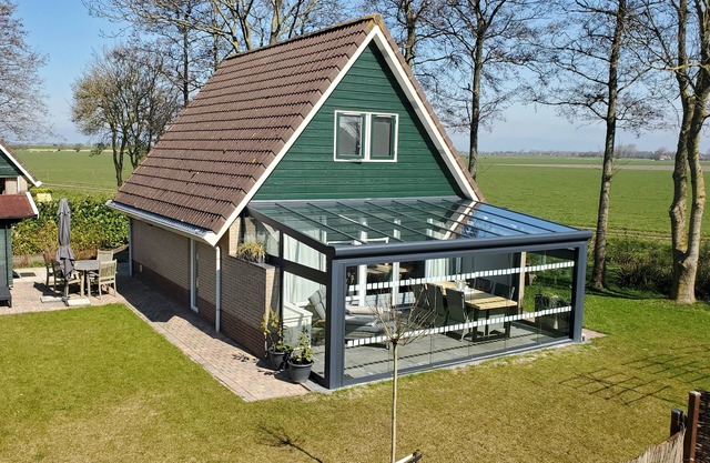 Luxuriöses Ferienhaus mit Terrassenüberdachung, WLAN, Gemeinschaftspool, E-Bikes