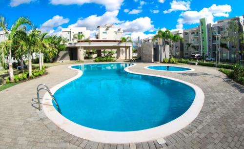 Luxurious 3-Bedroom Apartment with Pool & 24/7 security
