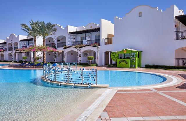 Luxurious Room with 2 Swimming Pools & Hot Tub Near Stunning Dahab Beach