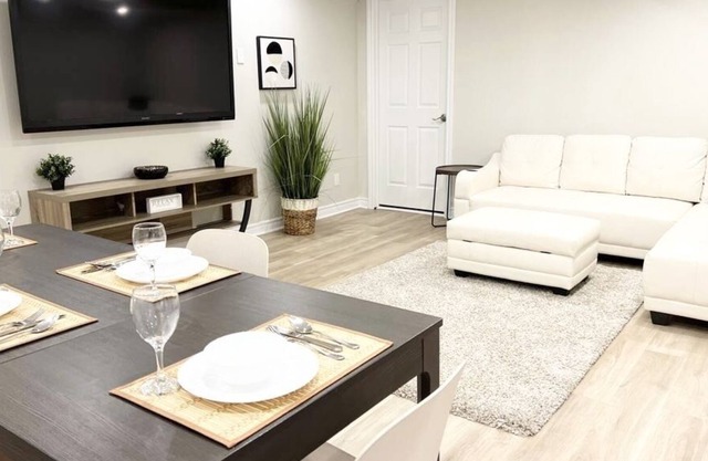 Luxurious Home in the heart of Stouffville