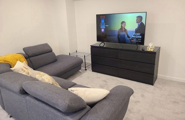 Luxurious 1-bedroom basement suite in marvelous Airdrie 15 minutes to the Airpor