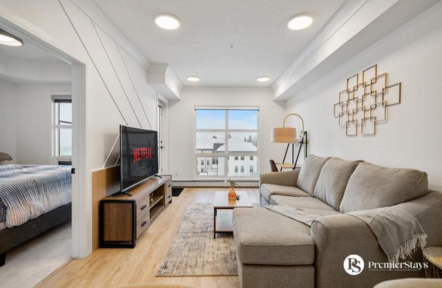 Luxurious 1BR Apartment near MRU and Downtown with Free Parking Sleeps 4