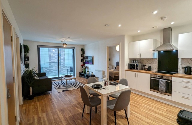Luxurious 2-bed Haven With Balcony & Free Parking