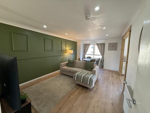 Luxurious 2 bedroom, 8 mins from city centre