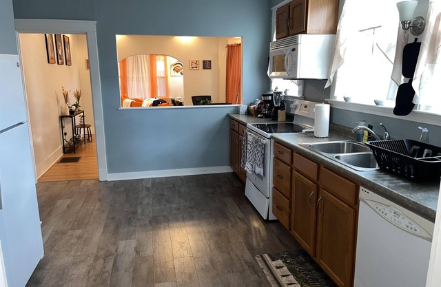 Luxurious 2-bedroom apartment with parking on premises