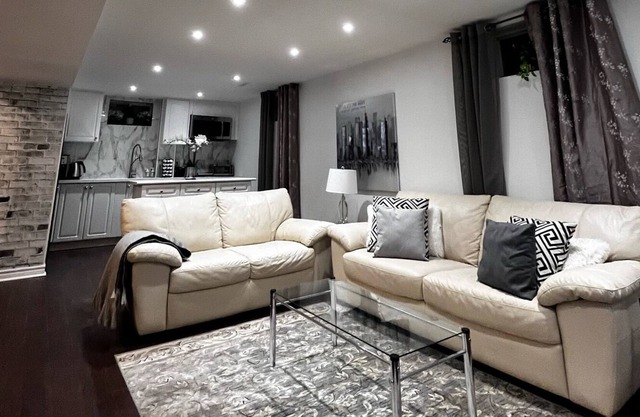 Luxurious 2 Bedroom Basement Apartment