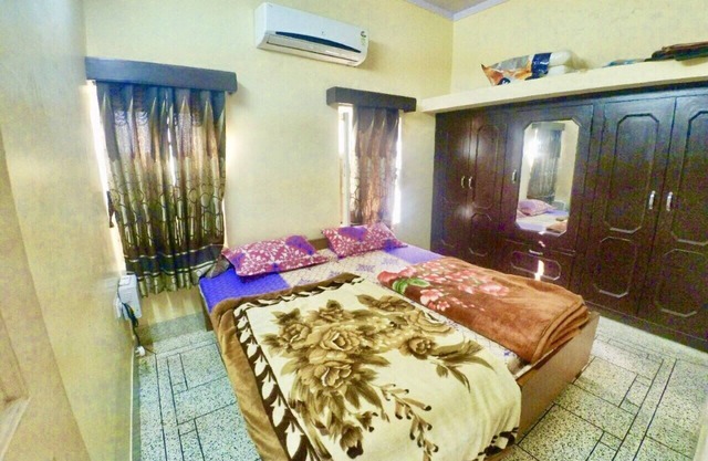 Lujosa casa de 2 dormitorios con cocina y sala de estar.