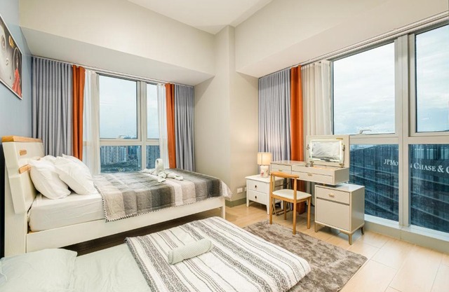 Luxurious 2 Bedroom in Uptown BGC Taguig