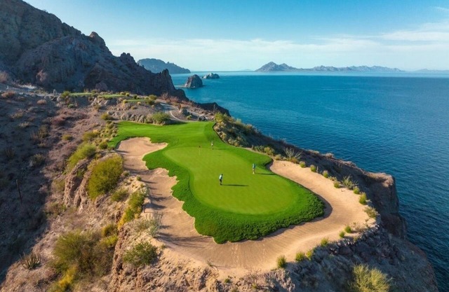 Luxurious 2-bedroom pent house ocean front suite in Villa del Palmar Loreto
