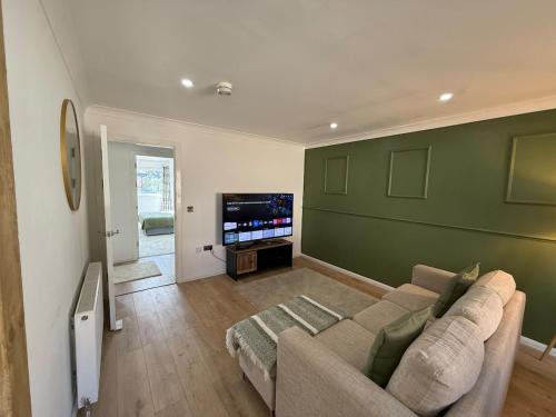 Luxurious 2BR, 8 mins from centre