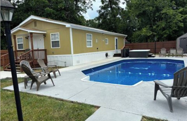 Luxurious 2BR Apt. w/Shared Backyard Pool & Spa