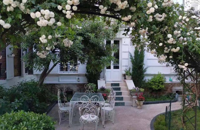 Luxurious 3+1 pcs apartment with garden 3 km from Paris