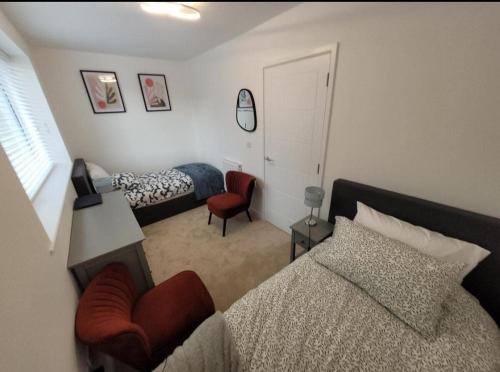 Luxurious 3 Bed & 2 Bath Hatfield House with balcony