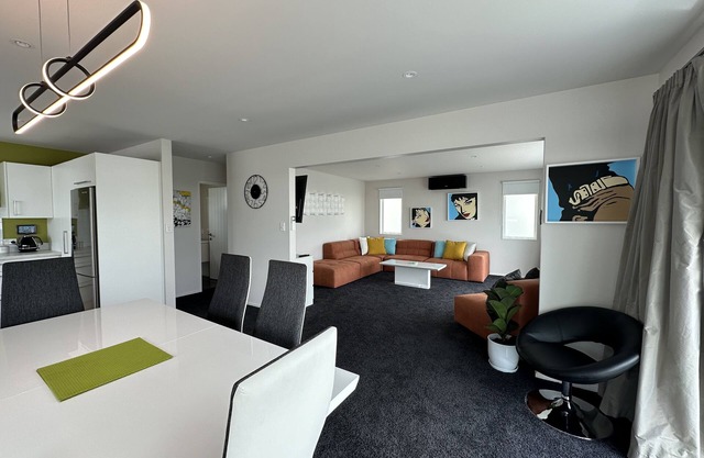 Luxurious 3-Bedroom Home in Tranquil Cul-de-Sac
