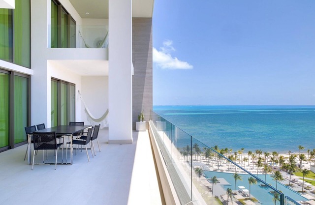 Luxurious 3 Bedroom Penthouse right on the beach of Cancun!