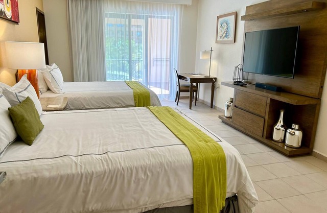 Luxurious 3 bedroom with stunning ocean views of Danzante Bay