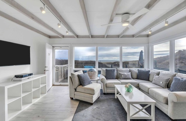 Luxurious 3 BR Cottage w/ Ocean View Balcony