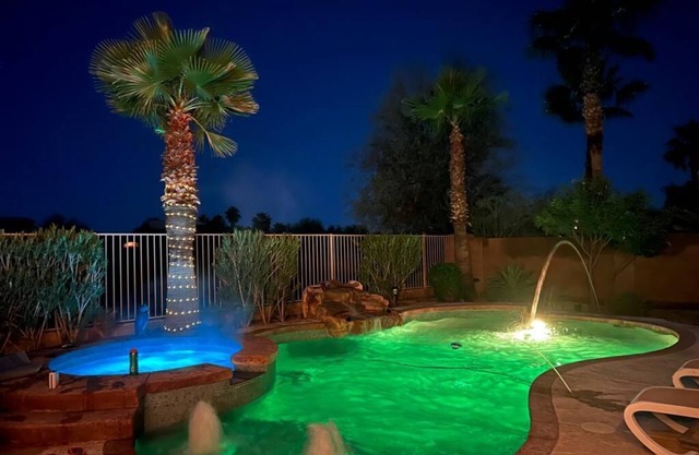 Lujoso 3000sq Ft 4 Bdr House con piscina climatizada y spa sin cargo adicional