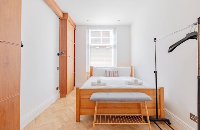 Luxurious 3BD Flat on Kings Road, Heart of Chelsea