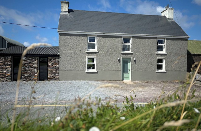 Luxurious 4-bed Farmhouse on the Dingle Peninsula