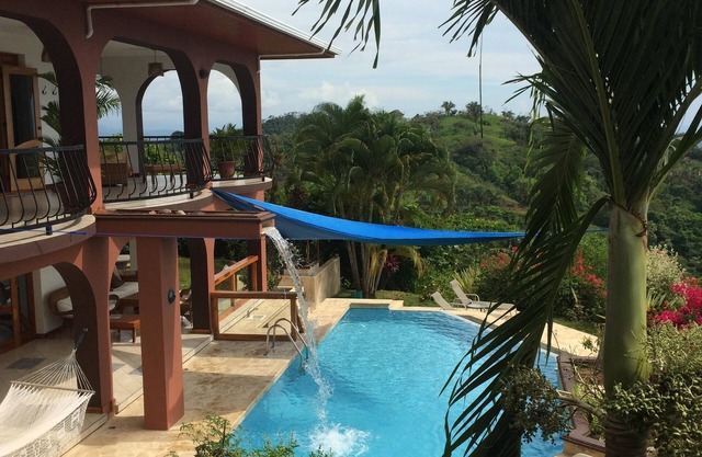 Lujosa finca de montaña ecológica de 4 dormitorios con magníficas vistas al mar