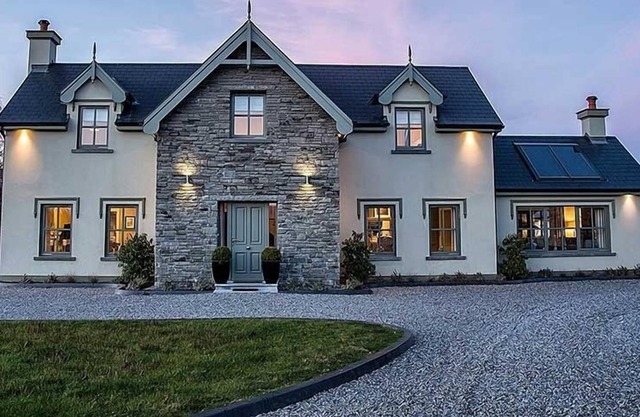 Luxurious 4 bedroomed holiday home in a quiet area