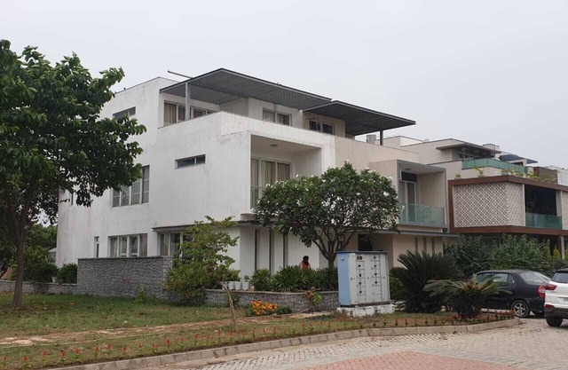 Lujosa villa de 4 Bhk cerca de la orilla del lago